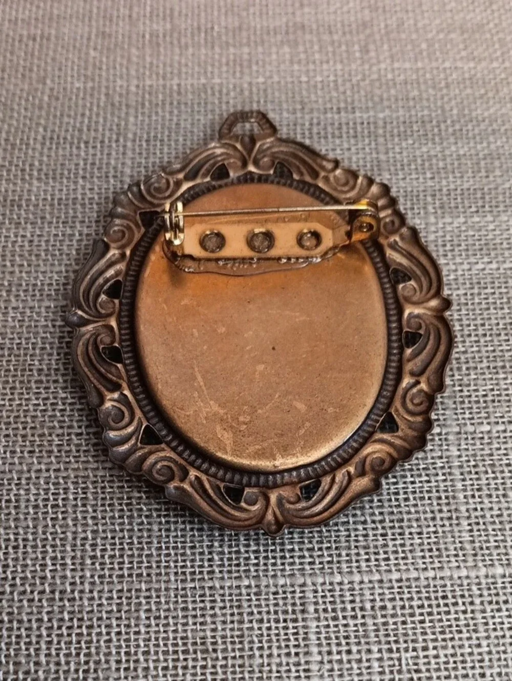 Hand Crafted Bronze-Tone Cat Cameo Brooch with Pink Floral Accents
